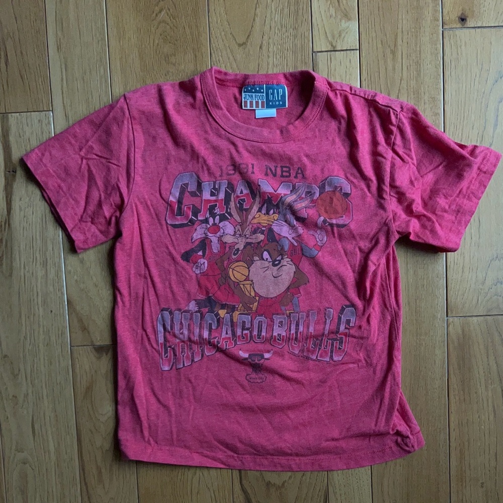 GAP Junk Food (size 8) Red Chicago Bulls Short Sleeve Tee Classic Crew Neck